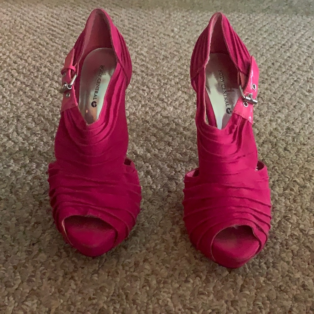 5 in fuschia peep toe heels